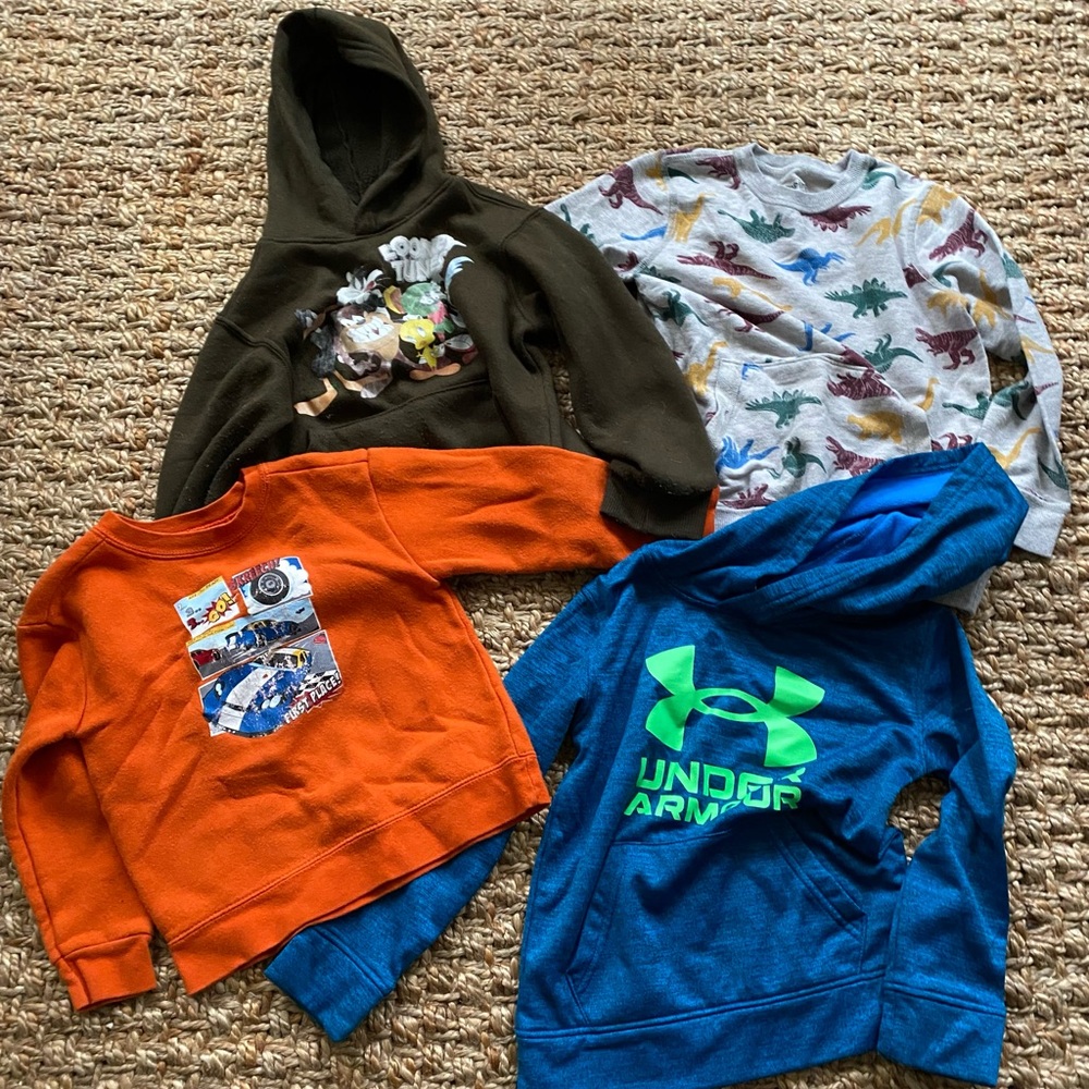 Looney Tunes Under Armour + Boys Size 5 Sweat Shirts/Hoody Bundle